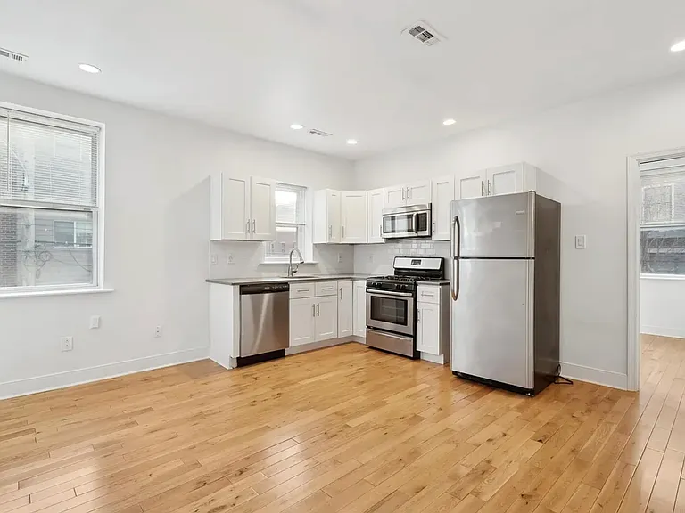 915 S 18th St #2 — Photo 3