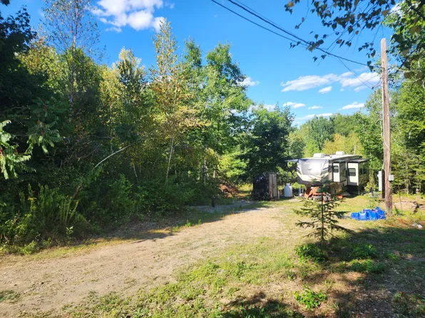 315 Golf Course Road, Newport, ME 04953