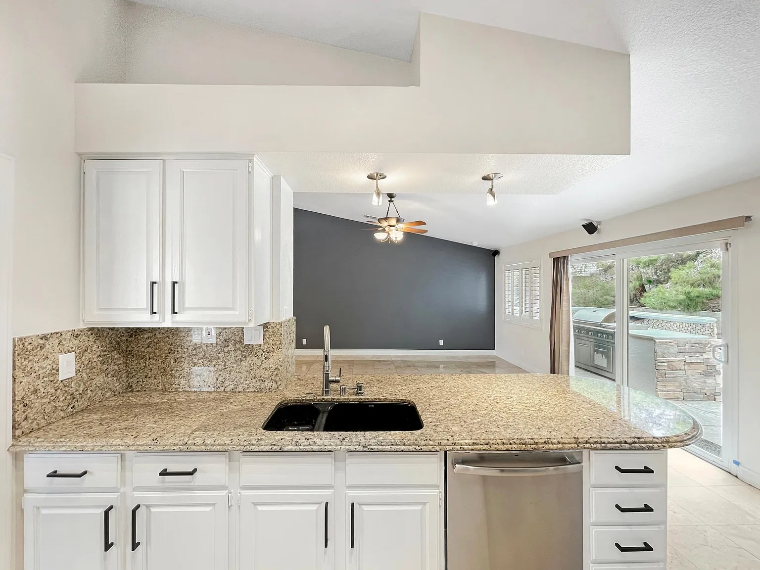 4 bed, 2.5 bath, 2593 sqft, $3,695 — Photo 4