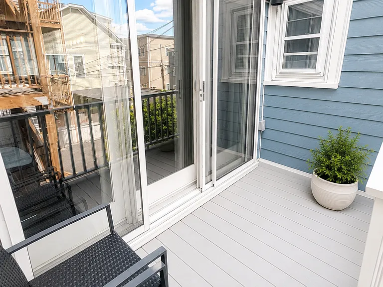 331 W 4th St — Photo 11