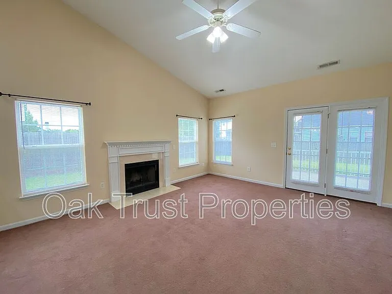 119 Speer St — Photo 5
