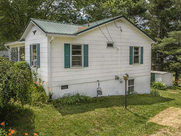 3rd image of 22 Conifer Ln