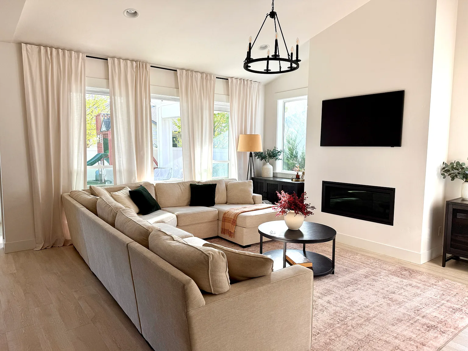 4 bed, 2012 sqft, $3,200 — Photo 4