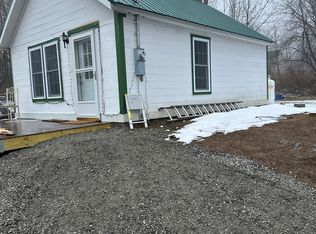 2 Trask Ln, Gardiner, ME 04345