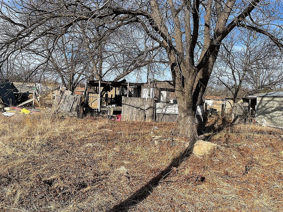 2nd image of 518 Scott Pl