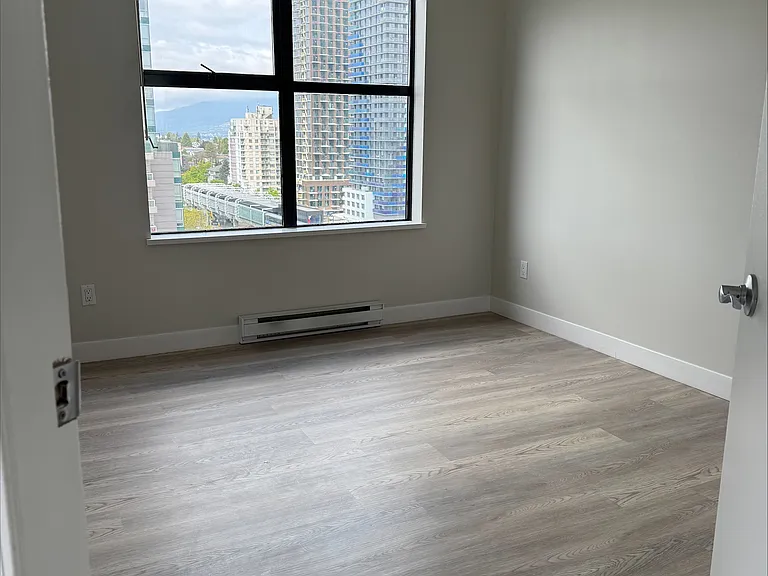 3528 Vanness Ave — Photo 56