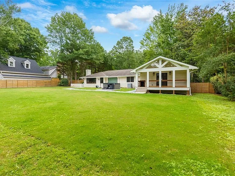 7330 Hunters Branch Dr NE — Photo 46