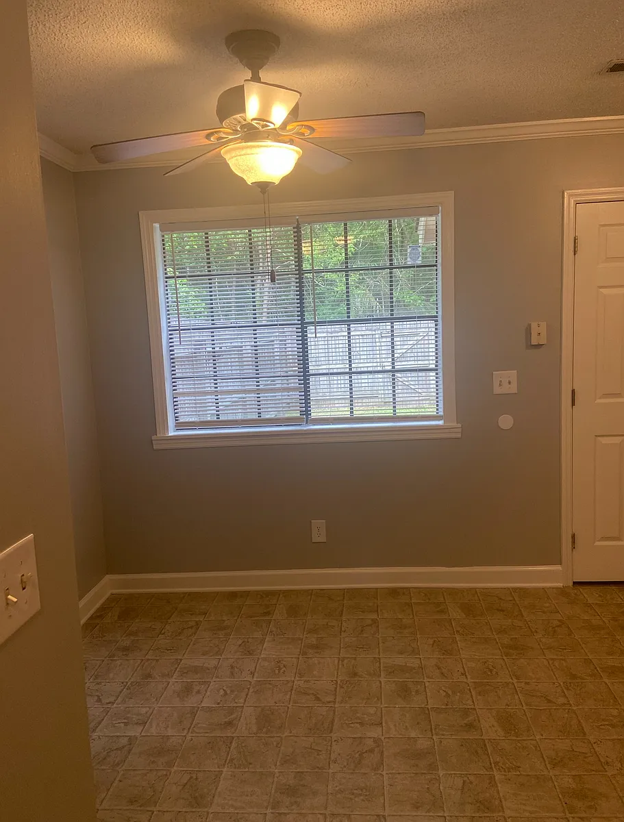 Building Photo - 104 Kimeran Ln #C