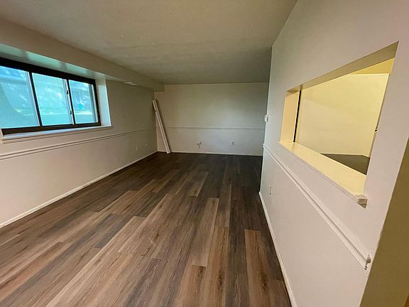 4th image of 3000 Garden Apartment Dr #14
