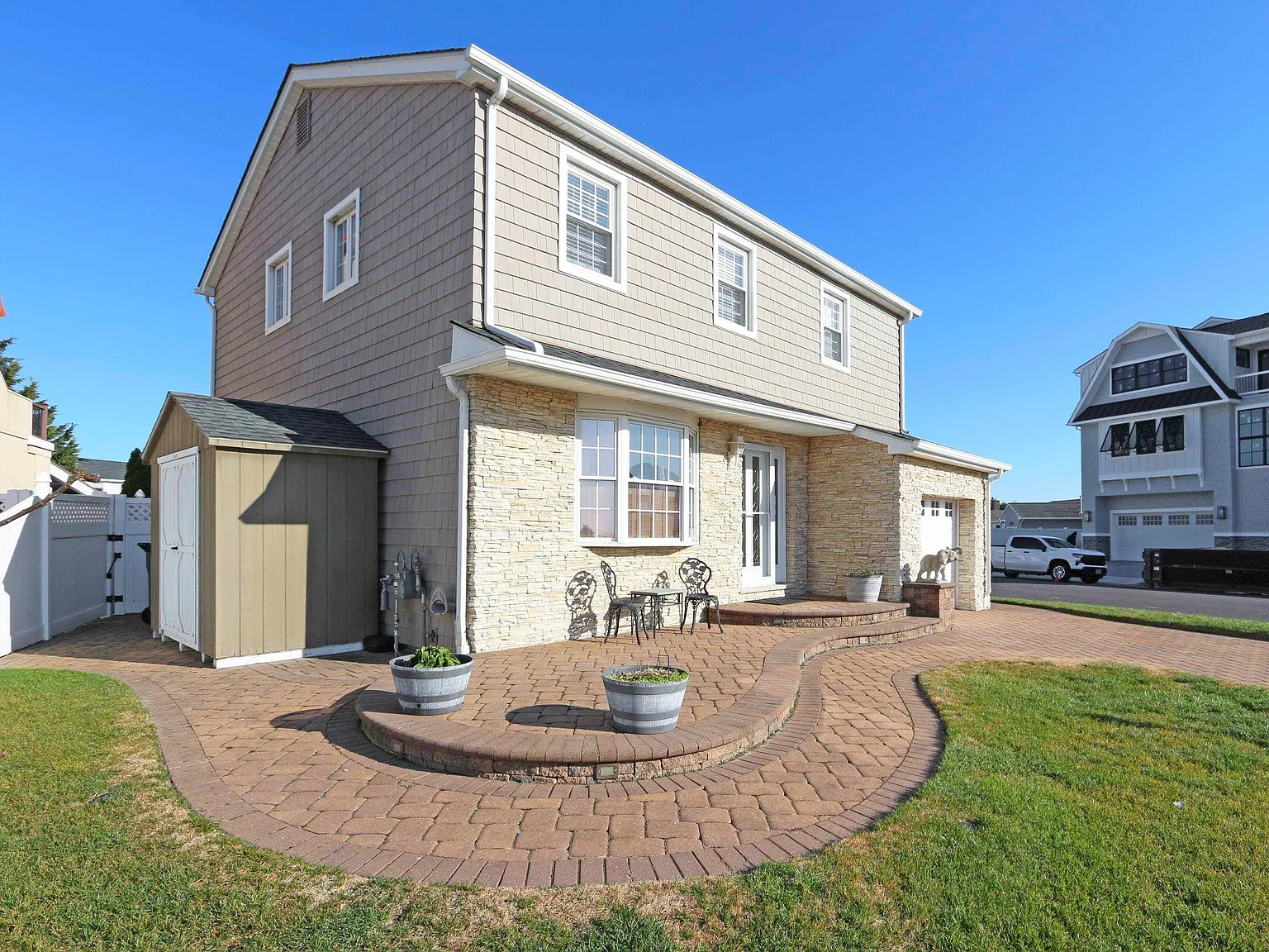5 bed, 2.5 bath, $9,700 — Photo 3