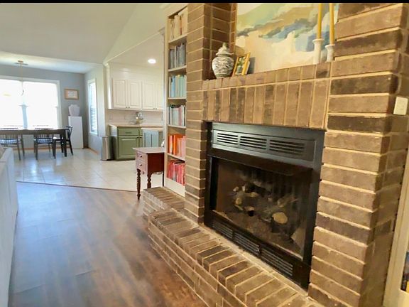 4th image of 200 Marsden St