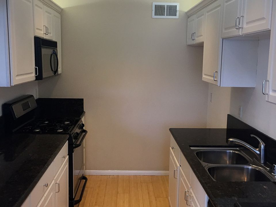 1st image of 21529 Saticoy St APT 114