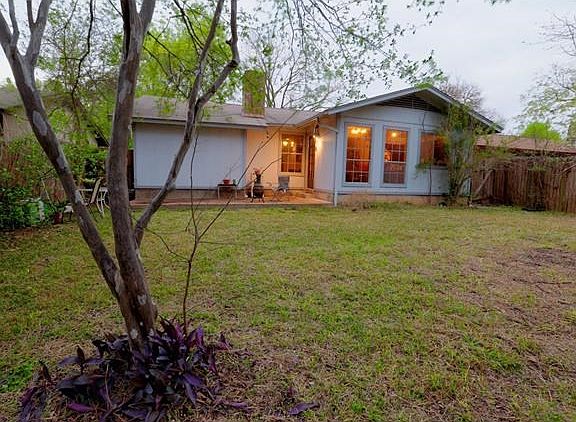 5th image of 1009 Hillside Oaks Dr