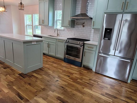 5th image of 6570 Howe St