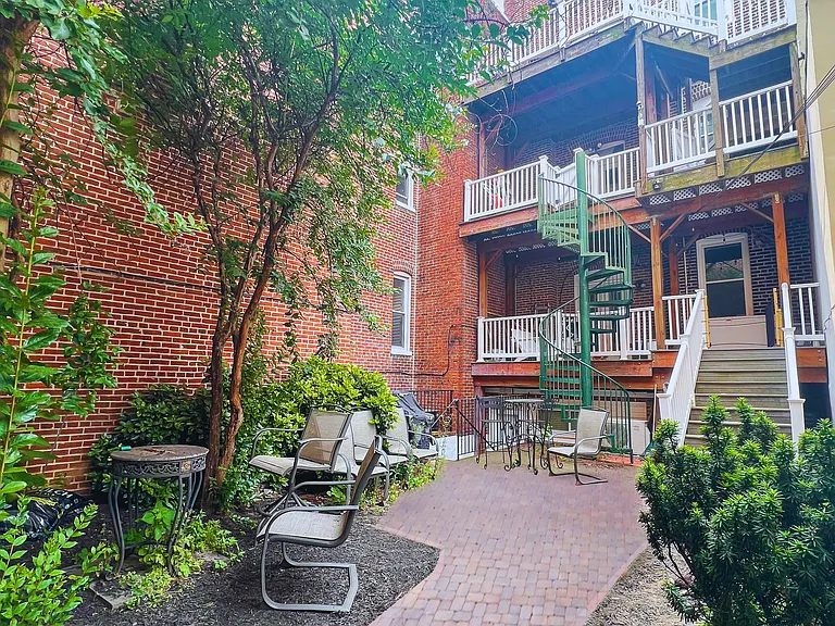 Private Outdoor Courtyard