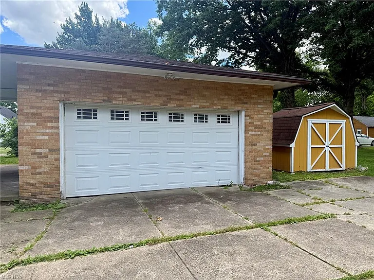 6950 Columbia Rd — Photo 2