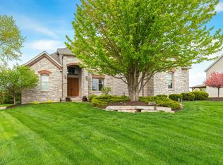 5752 New Castle Ln, Bettendorf, IA 52722