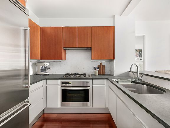 3rd image of 300 E 55th St APT 18C