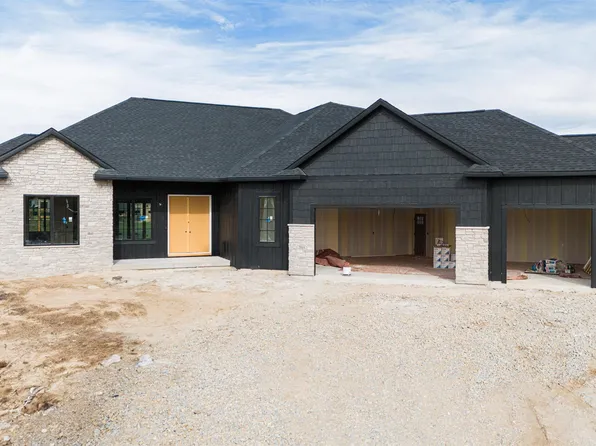 2866 Oakridge, Janesville, WI 53545