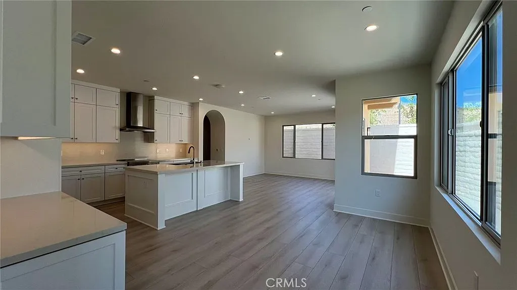 3 bed, 2.5 bath, 1752 sqft, $6,600 — Photo 2