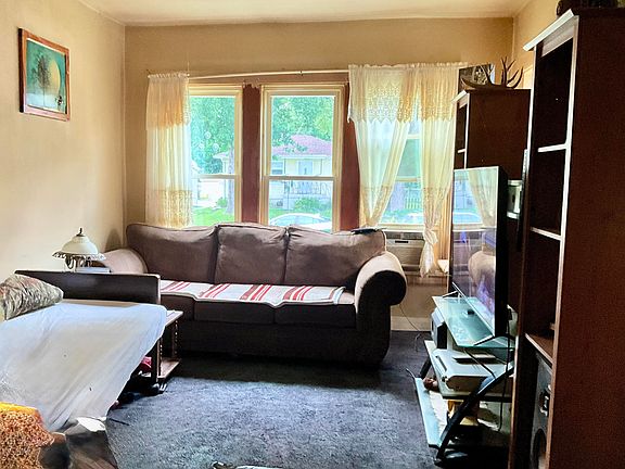 3rd image of 2739 New York Ave