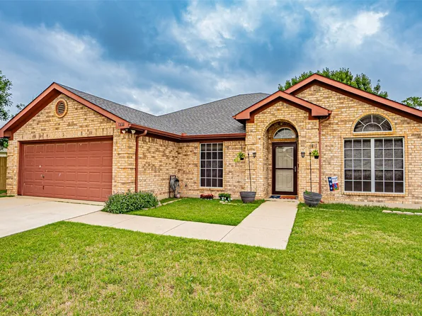 1228 Meadow Gln, Crowley, TX 76036