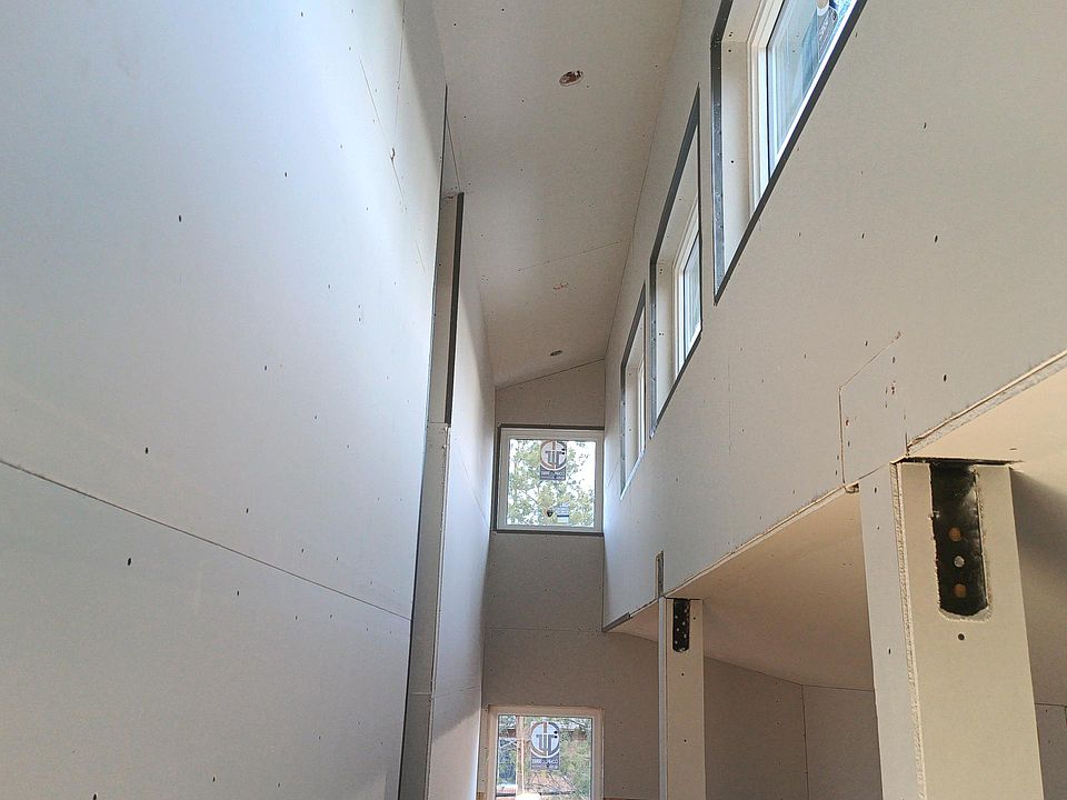 2nd image of 1616 S Whitcomb St