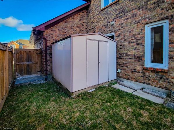 33 Caswell Dr, Hamilton, ON L9C 7N3