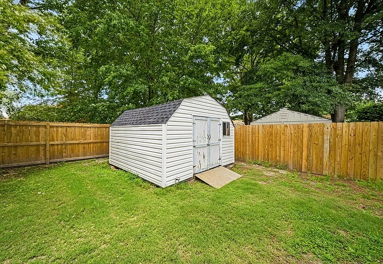 1119 Mill Lake Quarter — Photo 32