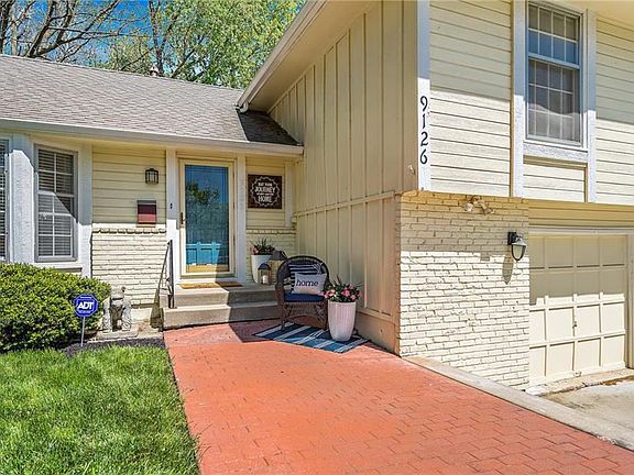5th image of 9126 W 92nd St