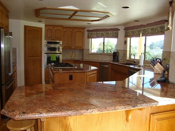 5th image of 445 Valley Oak Dr