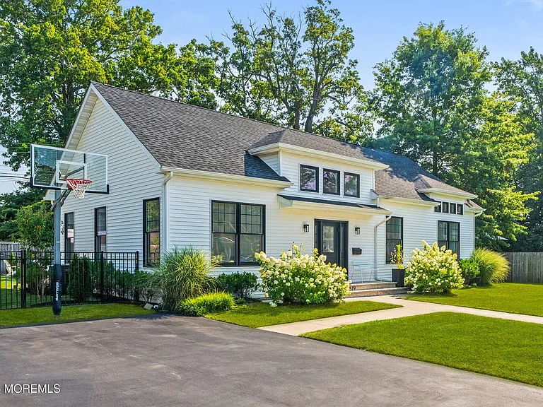519 Laurel Ave — Photo 2