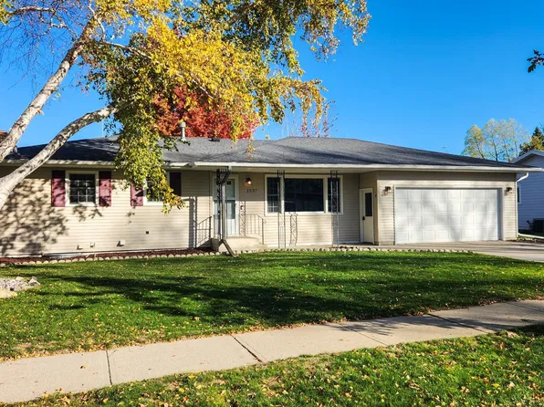 1537 22nd Ave S, Fargo, ND 58103