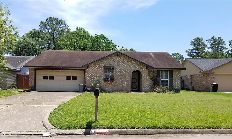 1st image of 207 Blackwater Ln