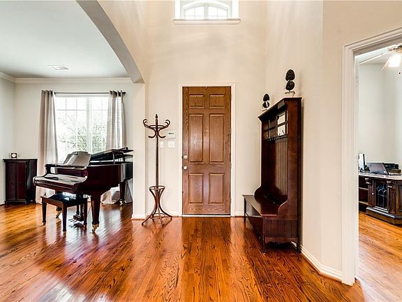 2nd image of 3606 Meadow Bluff Ln