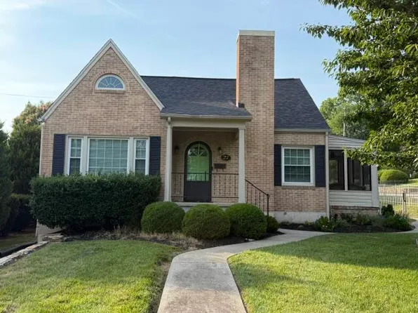 27 Hawthorn Rd, Salem, VA 24153