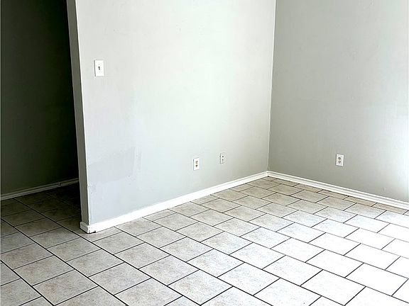 4th image of 2406 Blanco Dr #D
