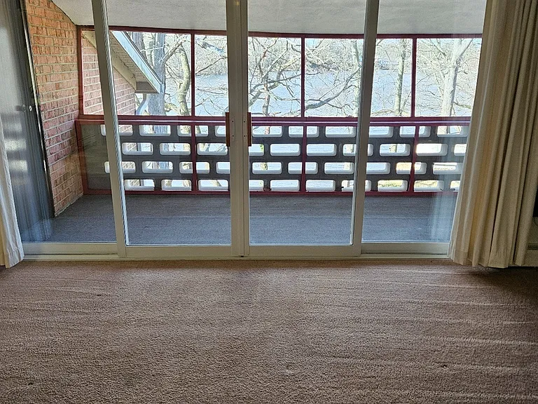 Lake Club Apartments — Photo 32