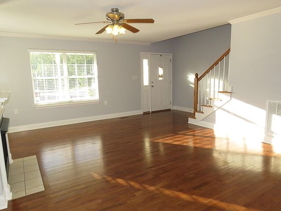 4th image of 1339 NE Woodland Pl #26