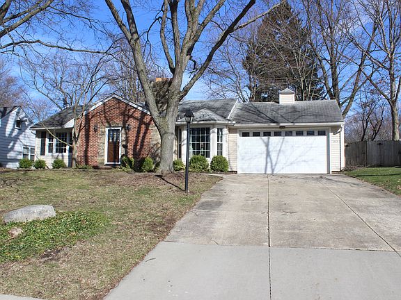 3rd image of 377 Kenilworth Dr
