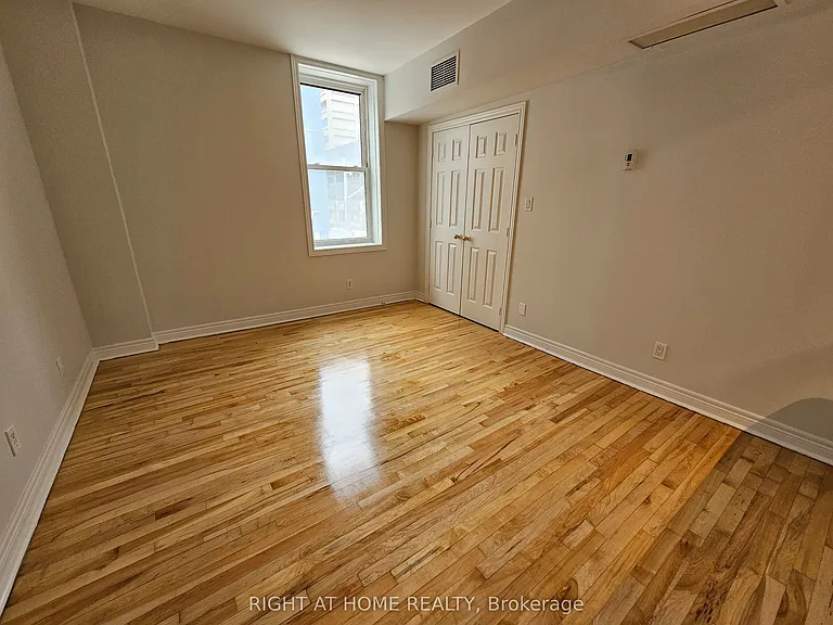 524 Yonge St #201 — Photo 10