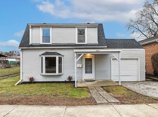 2821 W 102nd St, Evergreen Park, IL 60805