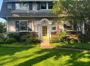 821 Foxdale Ave, Winnetka, IL 60093