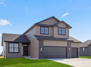 1117 Mulberry Dr NW, Bondurant, IA 50035