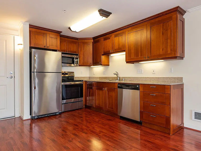Howard Park Apartments — Photo 34