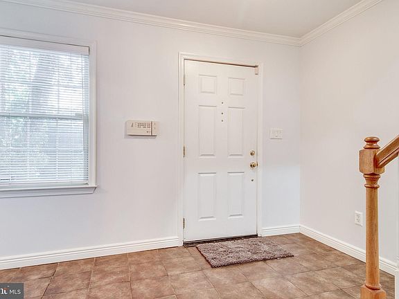 3rd image of 2414 Garnett Dr