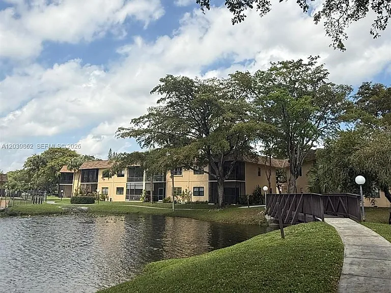 2 Briarwood Cir #212 — Photo 31