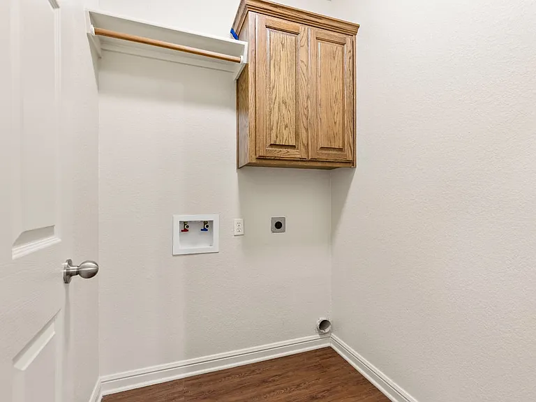 2100 Breezy Dr — Photo 18