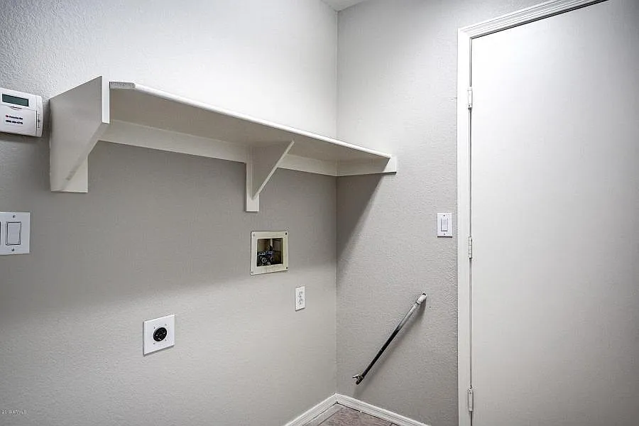 12715 W Cambridge Ave — Photo 4