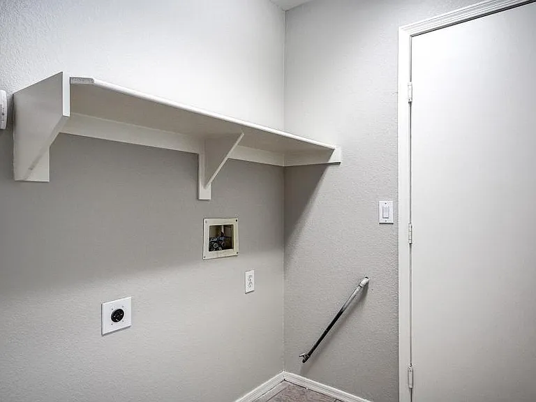 12715 W Cambridge Ave — Photo 4
